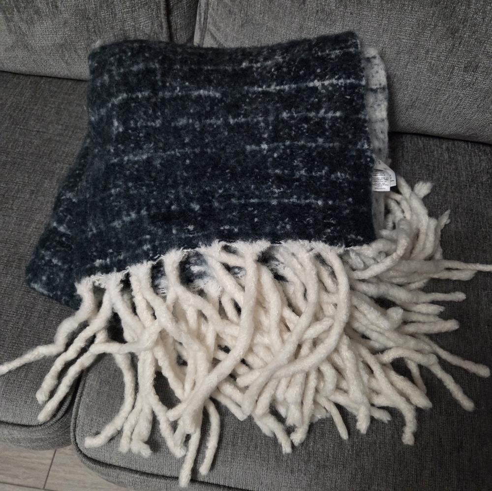 Chunky West Elm wool/acrylic reversible Throw Blanket
